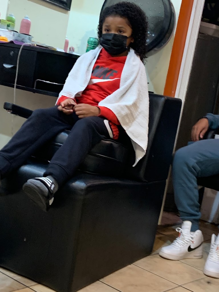 Mario's Hair Salon 02301