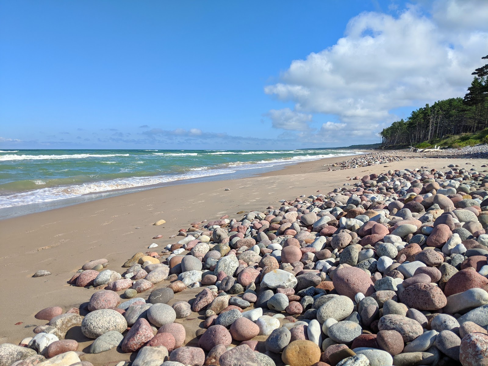 Vejciems beach的照片 带有明亮的沙子表面