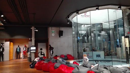 Flyspot - Katowice Indoor Skydiving - Tunel Aerodynamiczny