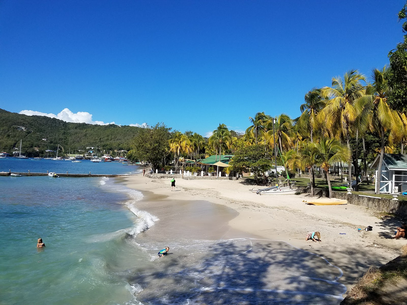 Foto di Princess Margaret II beach con una superficie del acqua cristallina