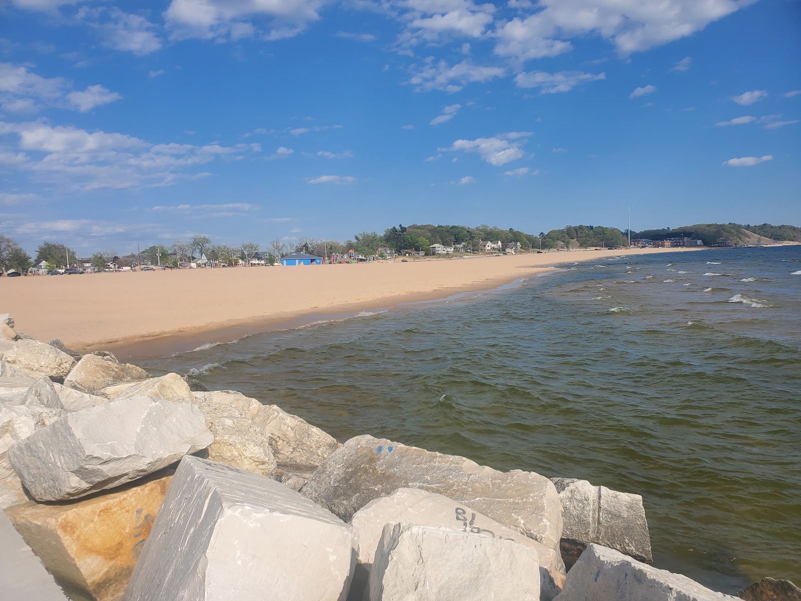 Φωτογραφία του North Pier Side Beach και η εγκατάσταση
