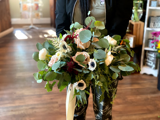 Florist «Secret Garden Florist & Gift Shop, Inc», reviews and photos, 2294 NY-208, Montgomery, NY 12549, USA