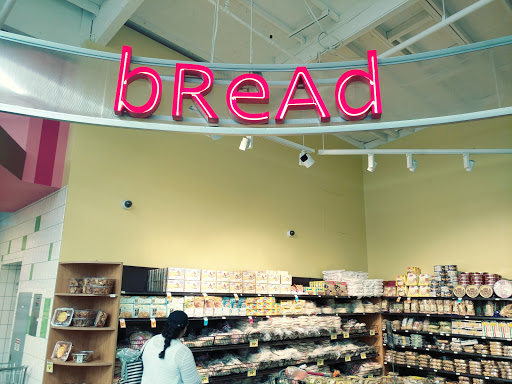 Shopping Mall «Claremont Promenade Shopping Center», reviews and photos, 420 S Indian Hill Blvd, Claremont, CA 91711, USA