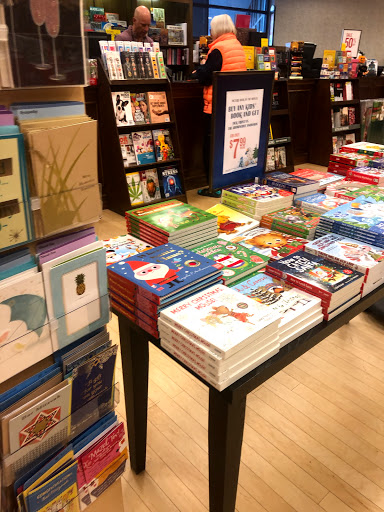 Book Store «Barnes & Noble», reviews and photos, 3216 W Lake St, Minneapolis, MN 55416, USA