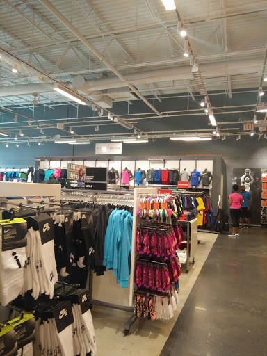 Clothing Store «Nike Factory Store», reviews and photos, 2210 Tanger Blvd #225, Gonzales, LA 70737, USA