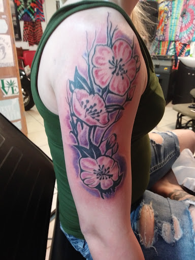 Tattoo Shop «Island Tattoo», reviews and photos, 5306 Holmes Blvd, Holmes Beach, FL 34217, USA