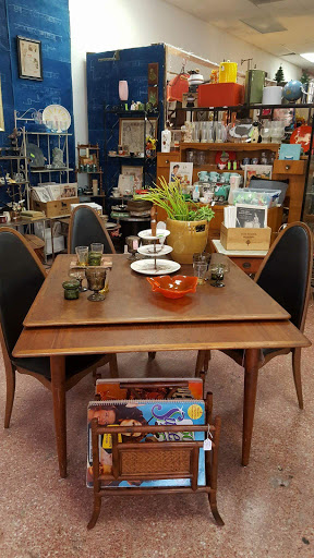 Long Beach Vintage Etc - Antiques