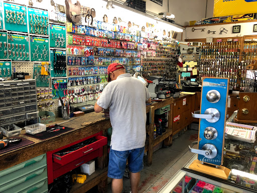 Locksmith «GUS LOCK & KEY SERVICE», reviews and photos, 2113 S San Pedro St, Los Angeles, CA 90011, USA