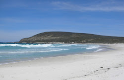 Photo de Mylies Beach avec rivage droit, long