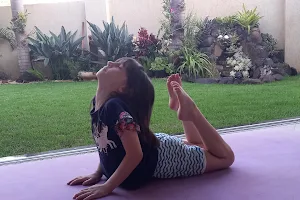 YOGA Andreia Manarin Pastore- Atman Espaço Yoga image