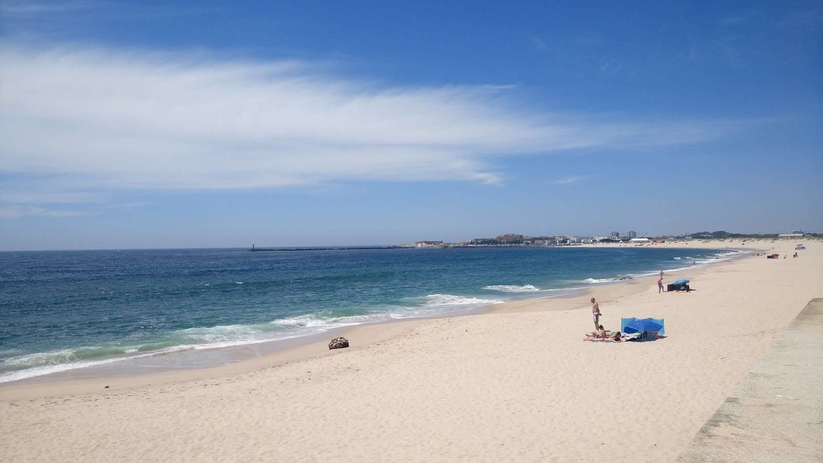 Foto av Praia de Arvore med ljus fin sand yta