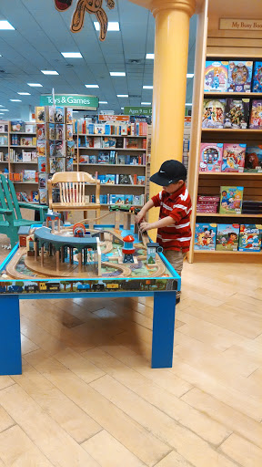 Book Store «Barnes & Noble», reviews and photos, 7200 Harrison Ste 5 #5, Rockford, IL 61112, USA
