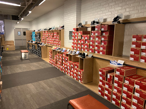 Shoe Store «DSW Designer Shoe Warehouse», reviews and photos, 385 Washington St, Boston, MA 02108, USA