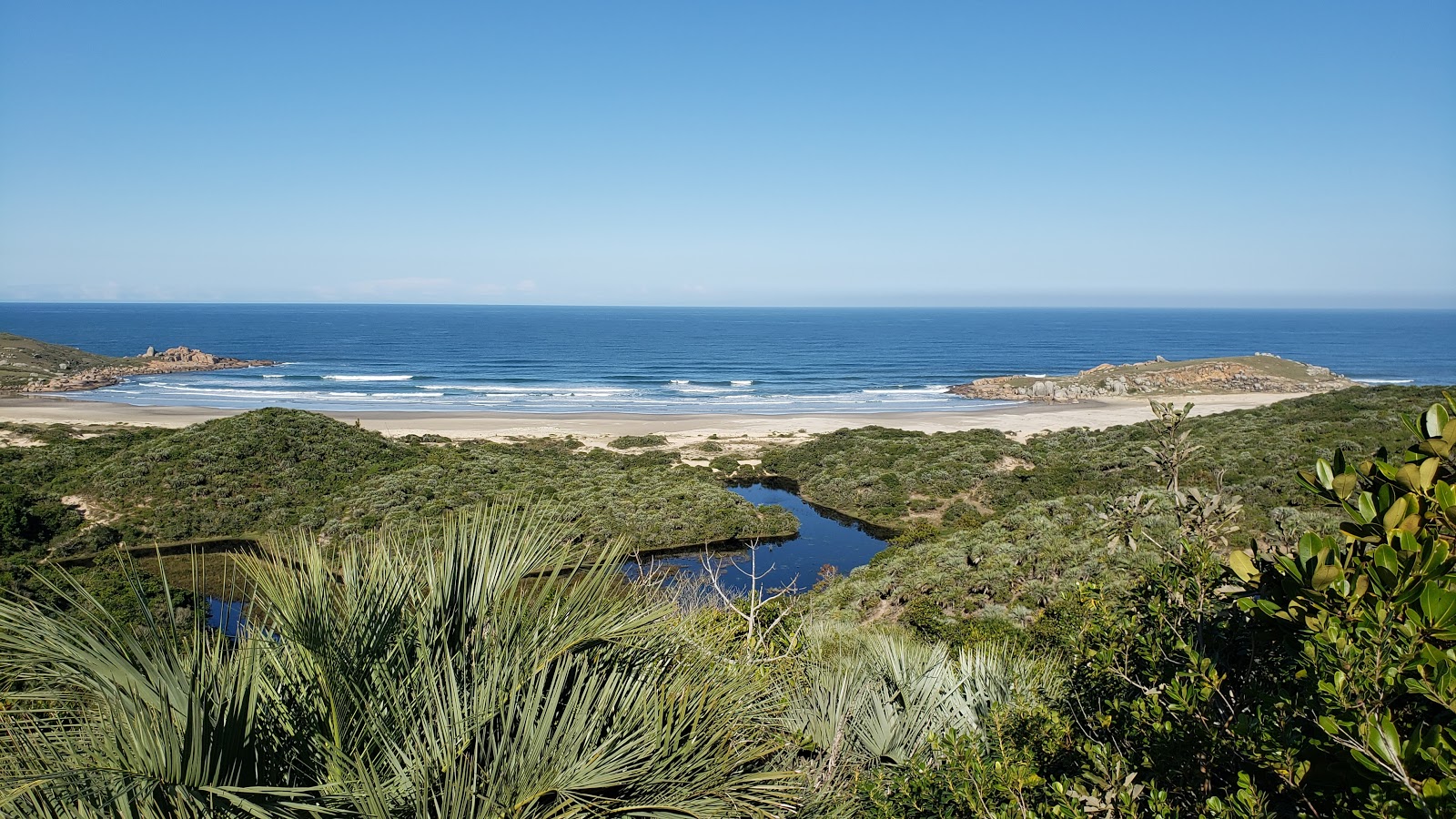 Photo de Praia da Gravata avec plage spacieuse