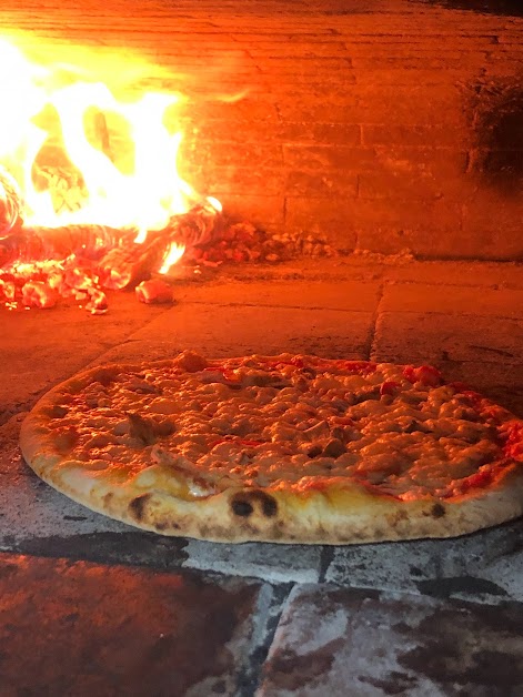 Pizza Delicieuse : Camion Pizza Four à Bois Oullins à Oullins-Pierre-Bénite