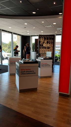 Cell Phone Store «Verizon», reviews and photos, 2608 E Stone Dr, Kingsport, TN 37660, USA