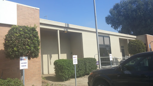 Shipping and Mailing Service «FedEx Ship Center», reviews and photos, 2451 N Palm Dr, Signal Hill, CA 90755, USA