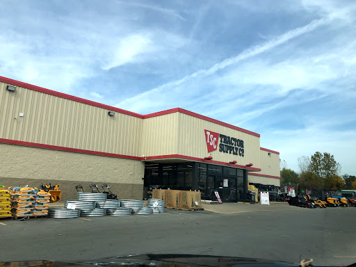 Tractor Supply Co., 129 Perry Rd, Plainfield, IN 46168, USA, 