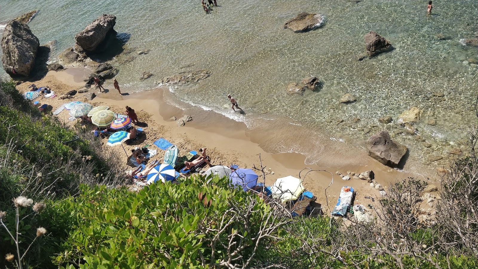 Myrtiotissa beach的照片 带有碧绿色纯水表面