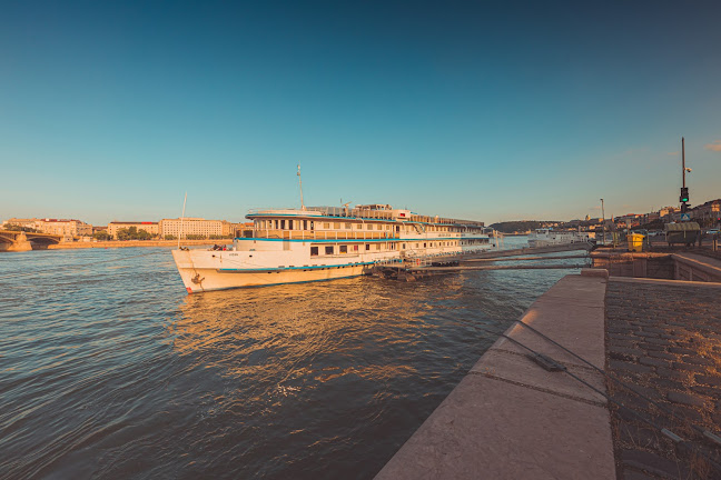 Grand Jules Boat Hotel - Szálloda