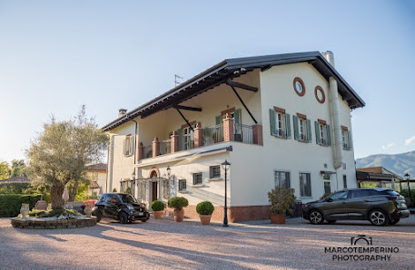 Hotel Villa Baroni Via Acquadro, 14, 21020 Bodio Lomnago VA, Italia