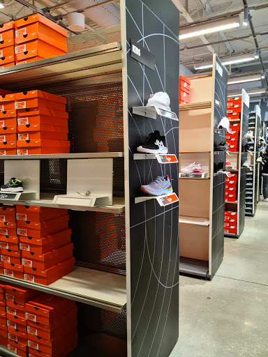 Clothing Store «Nike Factory Store», reviews and photos, 4101 S Carrollton Ave, New Orleans, LA 70119, USA