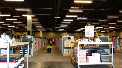 Shoe Store «DSW Designer Shoe Warehouse», reviews and photos, 2831 S Rochester Rd, Rochester Hills, MI 48307, USA