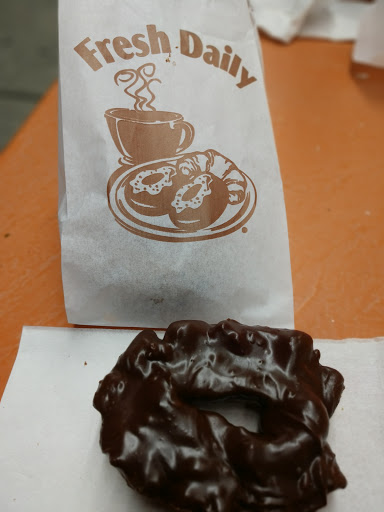 Donut Shop «Donut Hut», reviews and photos, 2025 W Magnolia Blvd, Burbank, CA 91506, USA