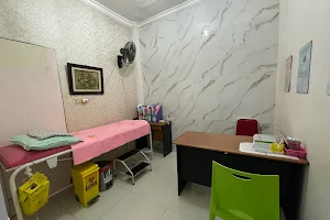 Klinik Rawat Bunda image