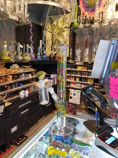 Tobacco Shop «Twisted Smoke Shop (J St)», reviews and photos, 3718 J St, Sacramento, CA 95816, USA
