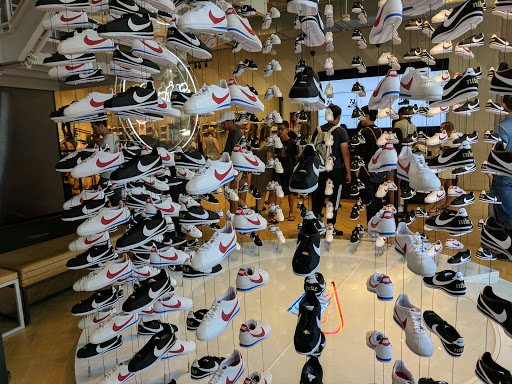 Clothing Store «Nike The Grove», reviews and photos, 189 The Grove Dr, Los Angeles, CA 90036, USA