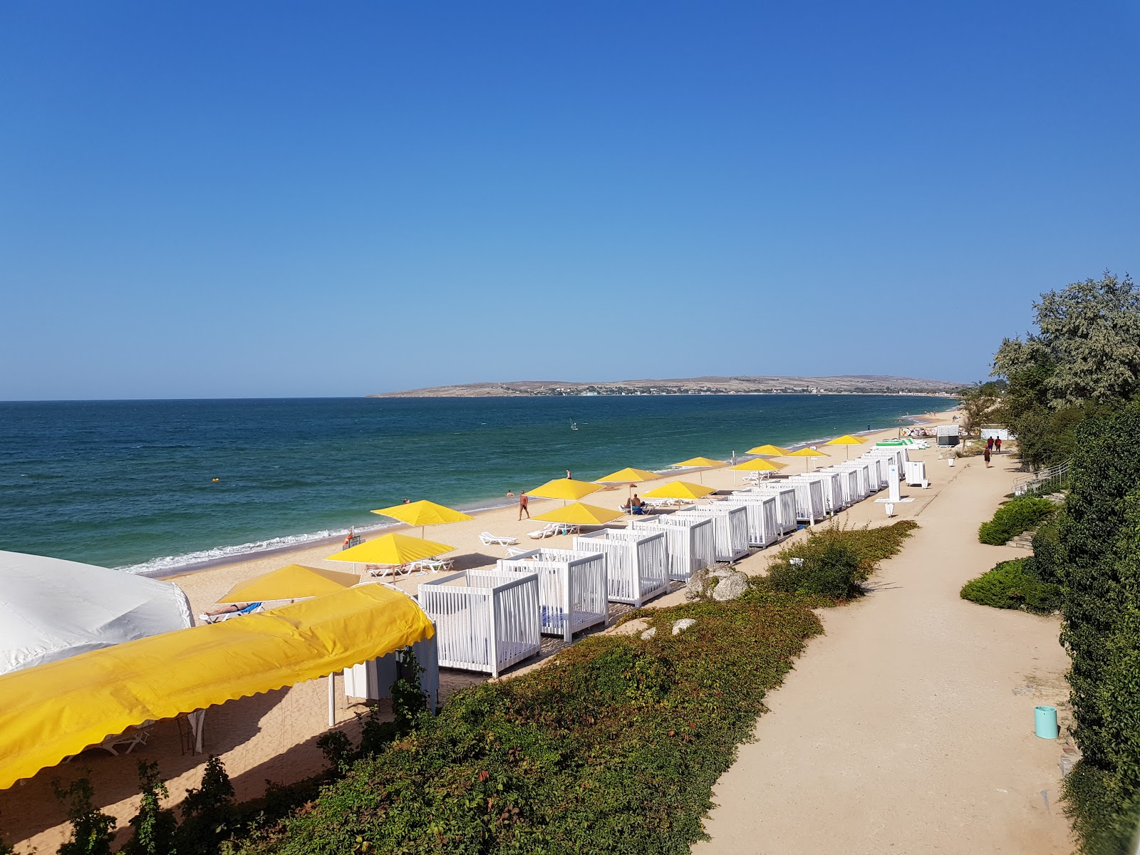 Foto di Shcholkino Beach con costa lunga e dritta