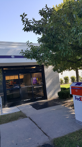 Shipping and Mailing Service «FedEx Ship Center», reviews and photos, 21600 Melrose Ave, Southfield, MI 48075, USA