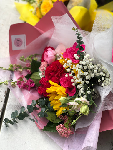 Florist «Country Cousins Flower shop», reviews and photos, 841 E Whittier Blvd, La Habra, CA 90631, USA