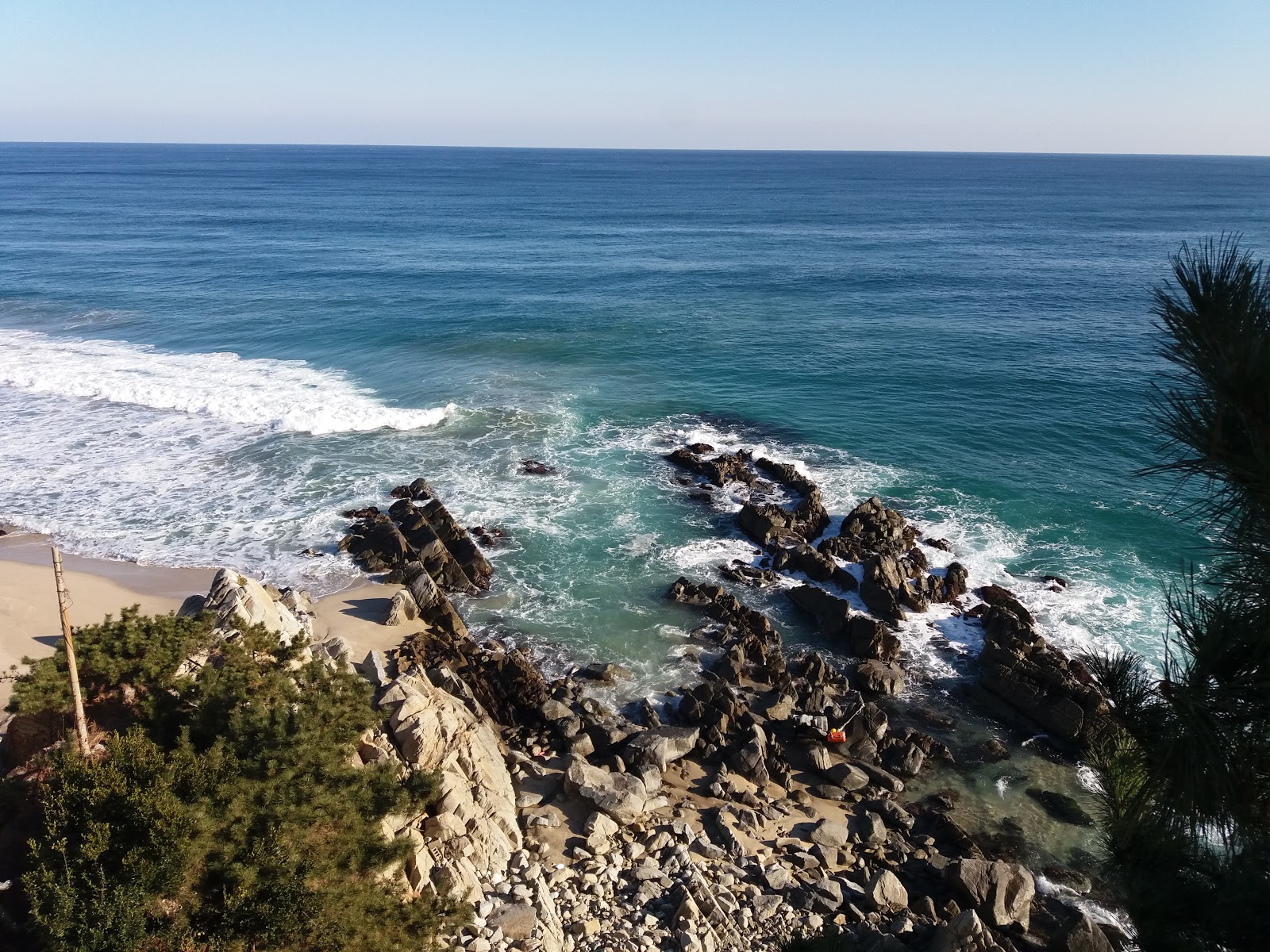 Foto van Deoksin Beach met hoog niveau van netheid