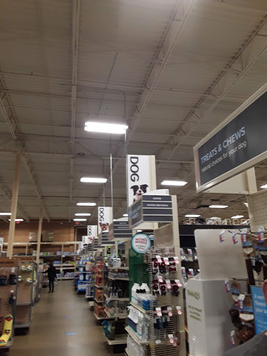 Pet Supply Store «PetSmart», reviews and photos, 2641 Lawndale Dr, Greensboro, NC 27408, USA