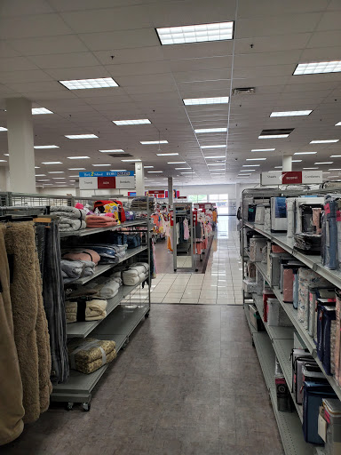 Clothing Store «Burlington Coat Factory», reviews and photos, 6120 Northwest Hwy, Crystal Lake, IL 60014, USA