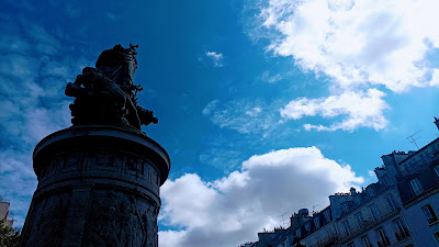 Station de Taxis Place Clichy à Paris