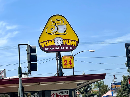 Donut Shop «Yum Yum Donuts», reviews and photos, 555 S Glenoaks Blvd, Burbank, CA 91502, USA