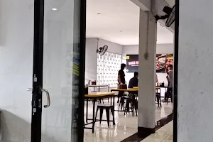 Waroeng Steak & Shake Waru Rawamangun Jakarta image