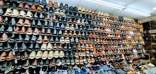 اسكافي بيع و اصلاح الاحذيه والشنط 