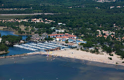 Foto von Plage du Port mit geräumige küstenlinie