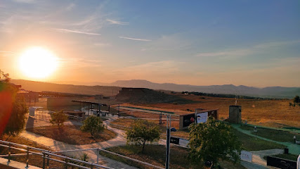 Restaurante Shooting Star - A-338, km8, 18110 Las Gabias, Granada, Spain