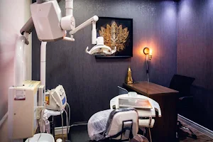 Clínica Massaru | Especialista em Implantes Dentários image