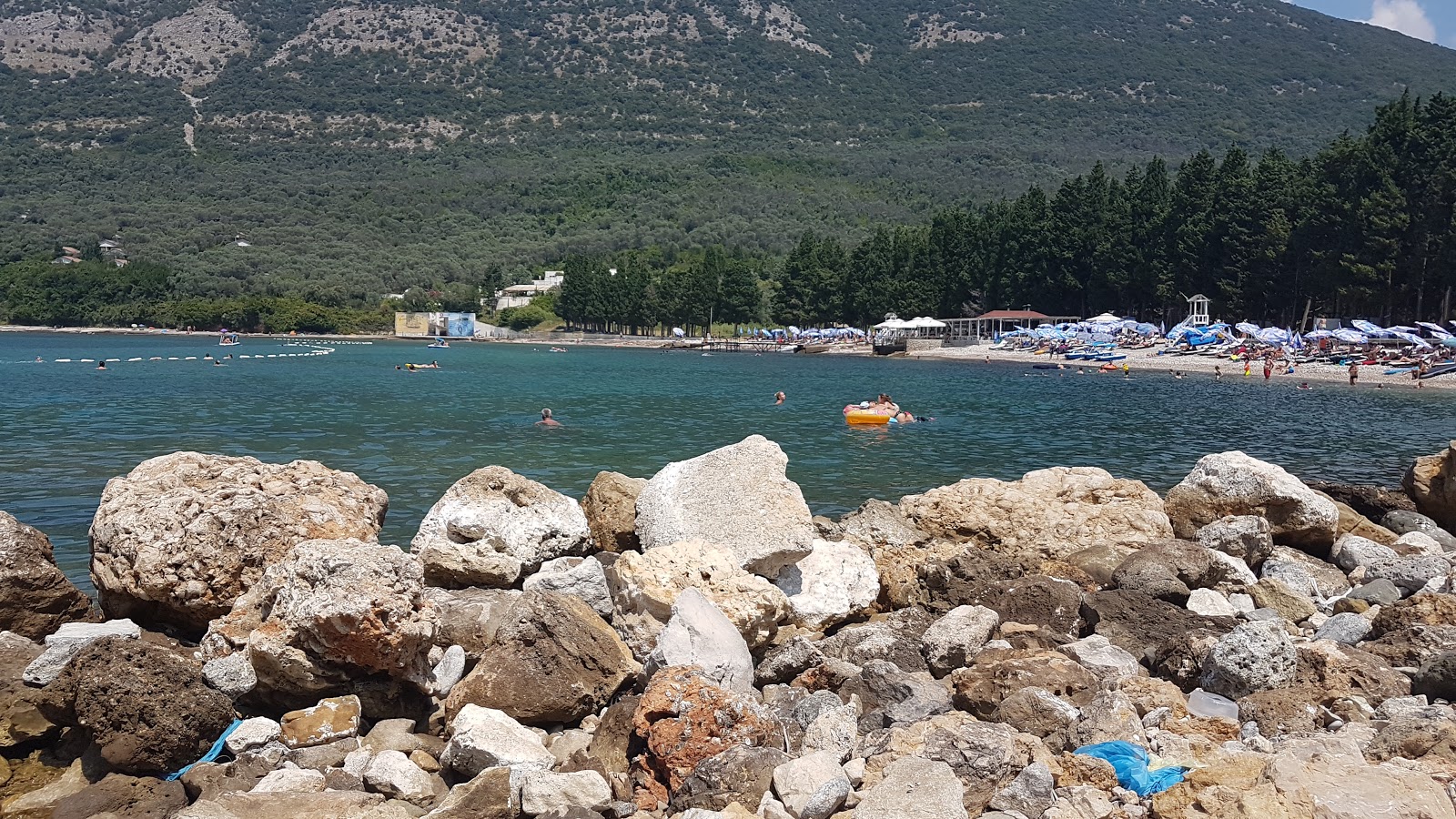 Photo de Valdanos beach - endroit populaire parmi les connaisseurs de la détente