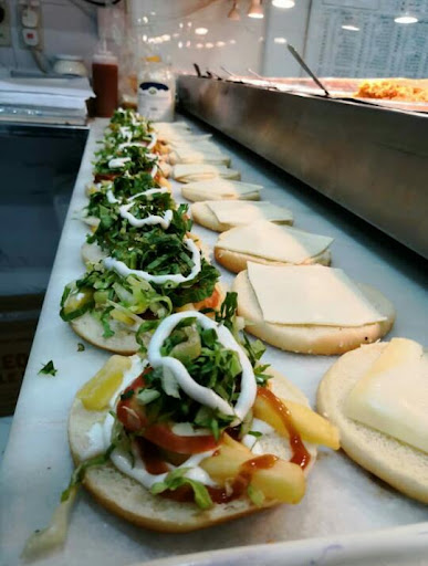 بوفية الطباخ المختص لتقديم الوجبات السريعة 