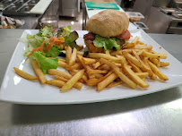 Hamburger du Restaurant BRASSERIE LES VISITEURS à Padirac - n°1