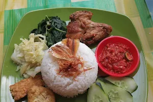 Masakan Padang Selo Pasisia image