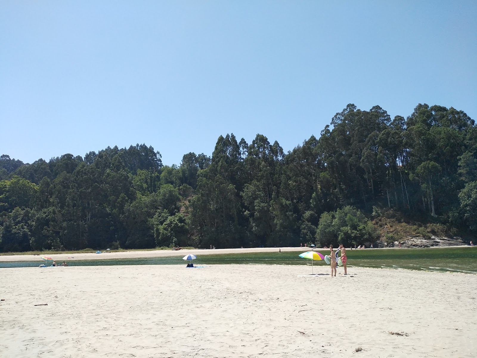 Foto di Praia da Alameda con una superficie del sabbia beige