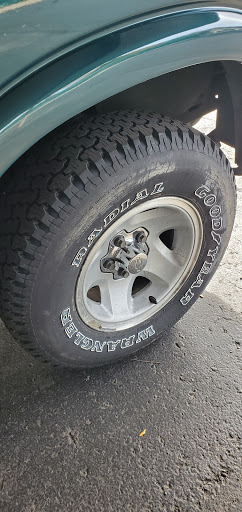 Tire Shop «Leslie Tire», reviews and photos, 144 Northbound Gratiot Ave, Mt Clemens, MI 48043, USA